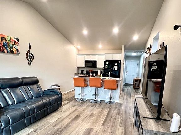 5th image of 908 S Beaver Creek Way