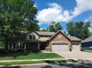 7534 Taylor Dr, Savage, MN 55378