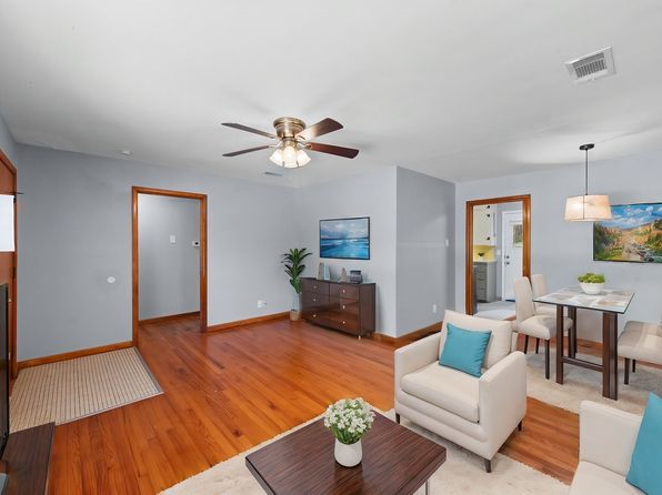 1330 S Pecan St, Arlington, TX 76010