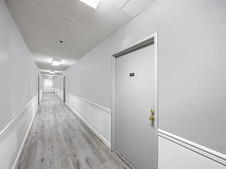 Hilltop Crescent Apartments — Photo 25