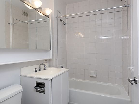 5th image of 301 Elizabeth St #618