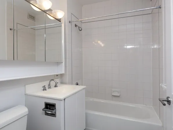 301 Elizabeth Street image 3 of 15