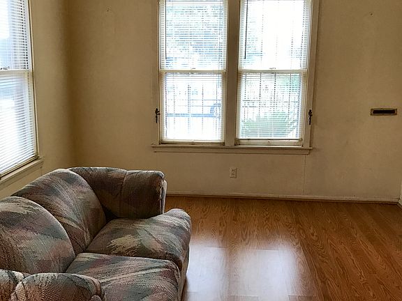 3rd image of 131 E Lambert St