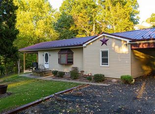 2093 Forest Grove Rd, Coraopolis, PA 15108