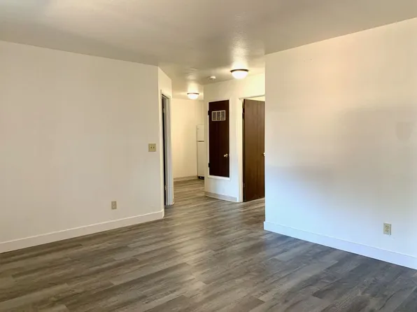 Fifth 117, 117 5th St #3, San Juan Bautista, CA 95045