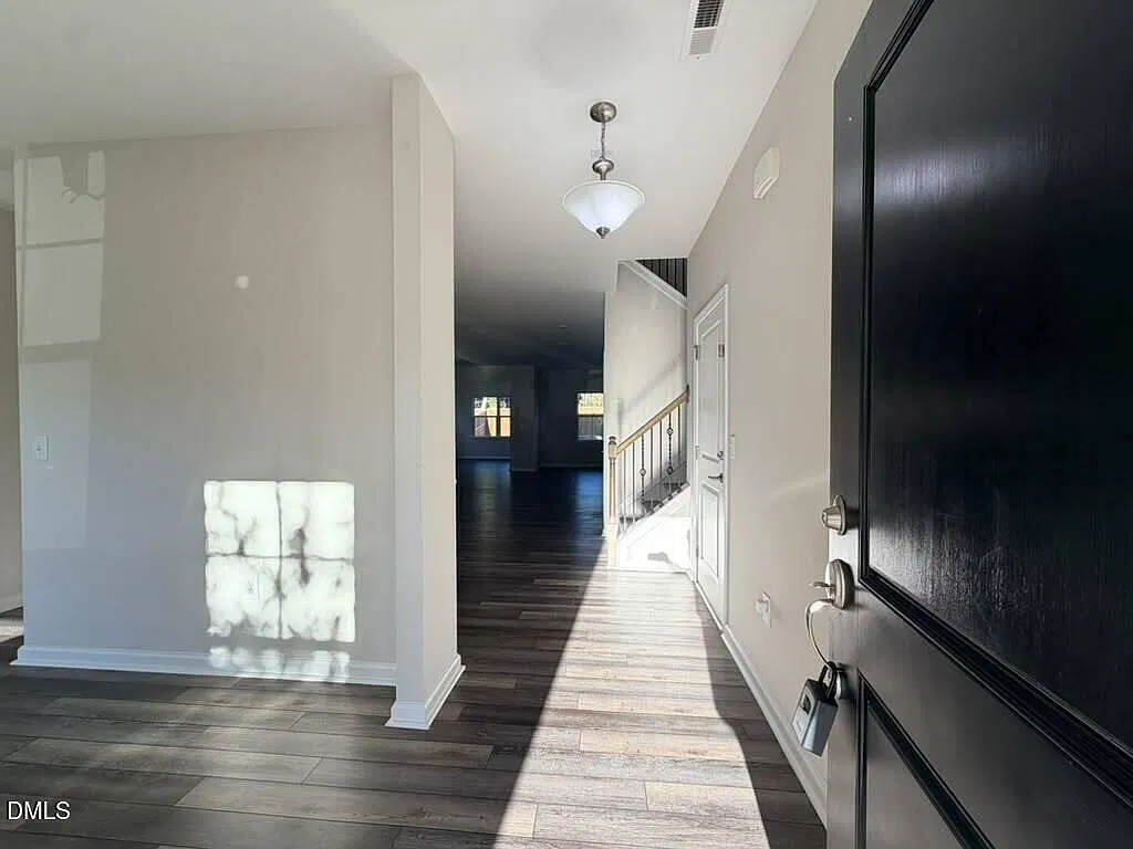 5 bed, 3.0 bath, 3320 sqft, $3,400 — Photo 4