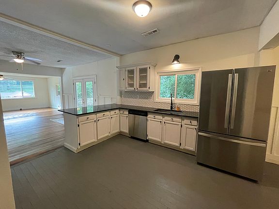 2nd image of 1120 E Elmwood Dr