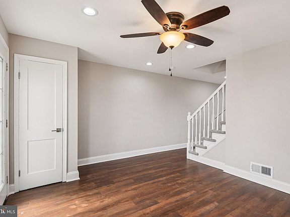 3rd image of 542 Lucia Ave