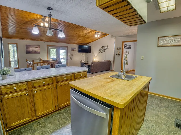75 Forest Glen Dr — Photo 8