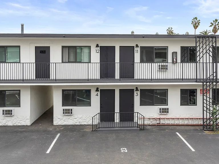 Echo Lake Apartments — Photo 7