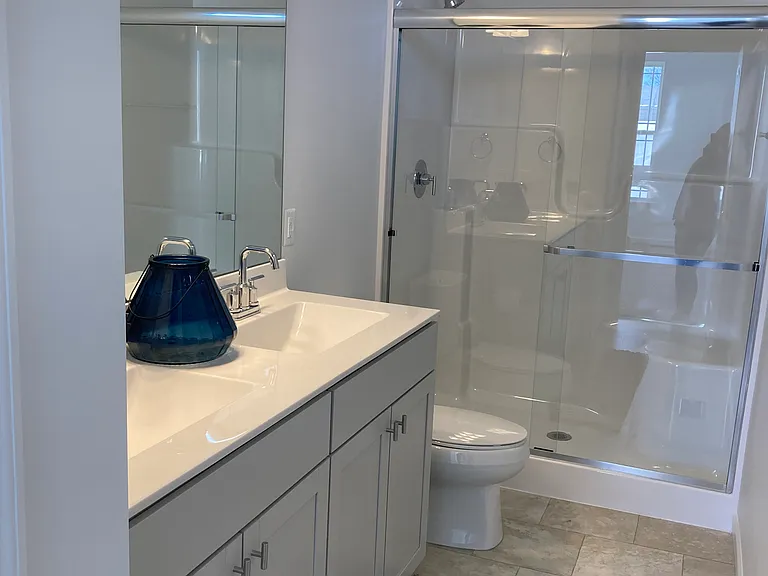 Primary En-Suite Bathroom