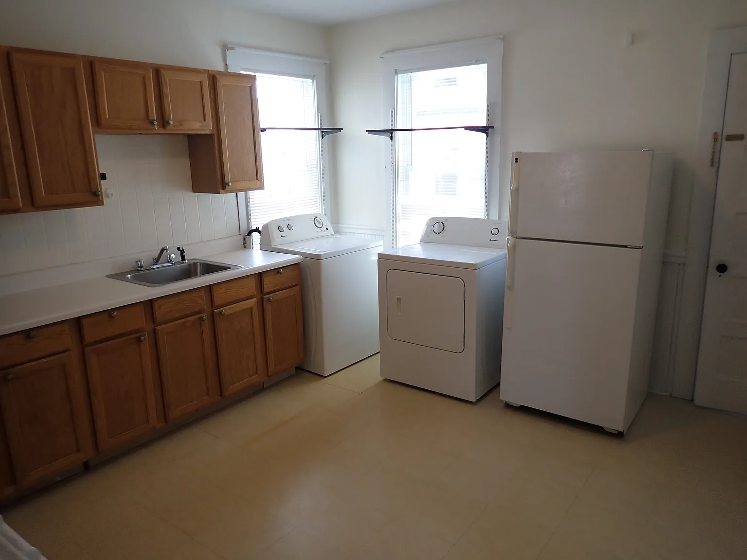 2 bed, 1000 sqft, $2,200 — Photo 3