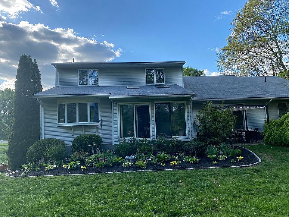1st image of 38 Cornfield Dr