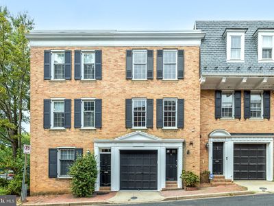 2535 Queen Annes Ln NW, Washington, DC, 20037