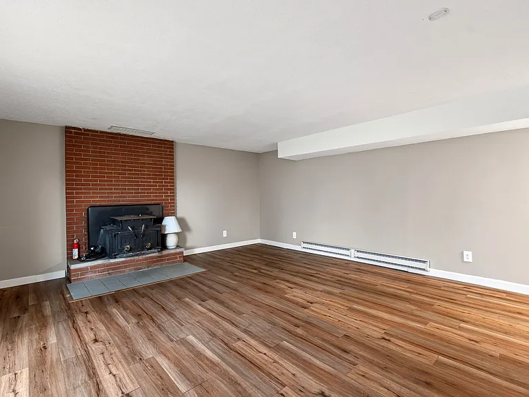 543 W Krepps Rd — Photo 32