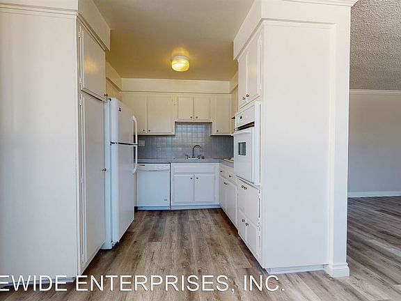 5th image of 7925 Romaine St APT 306