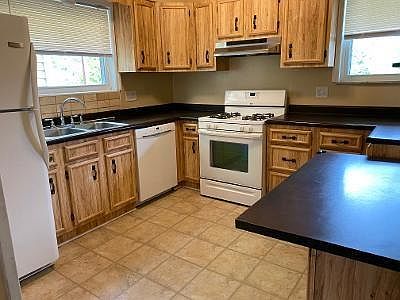 2nd image of 845 6th Ave