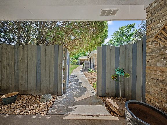 5th image of 212 Oakleaf Cir