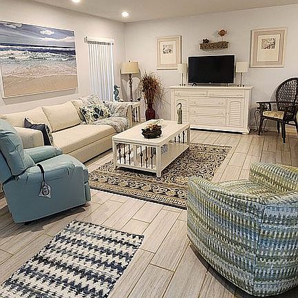 4th image of 661 Poinsettia Ave N #105