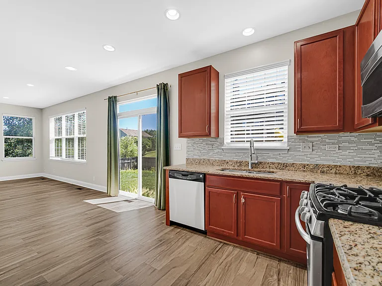 803 W Courtland St — Photo 10