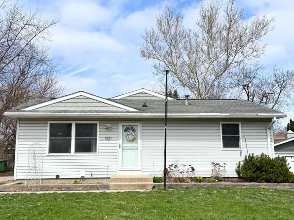 1321 Nixon Cir, Ames, IA 50010