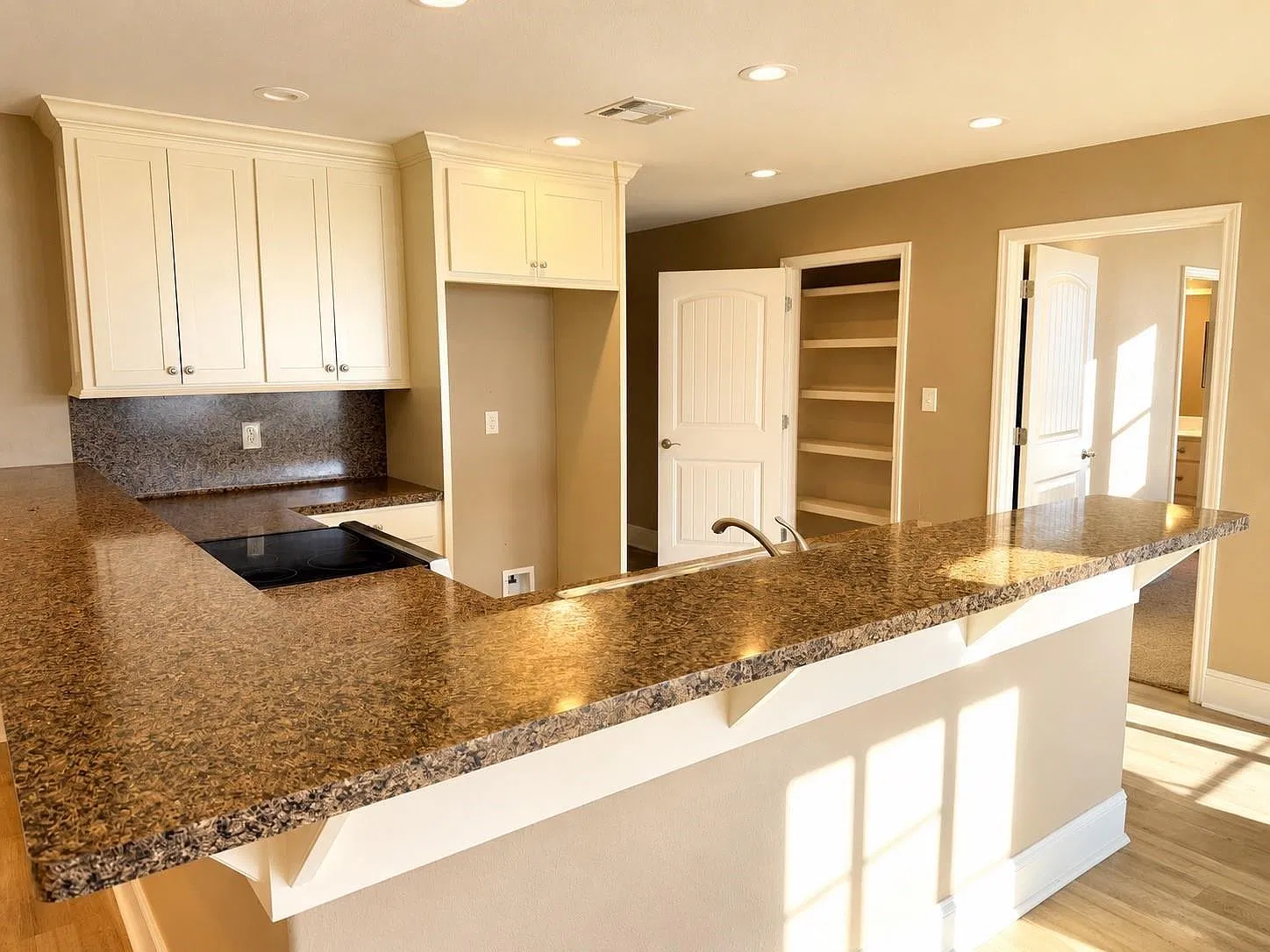3 bed, 2.0 bath, 1486 sqft, $1,800 — Photo 2