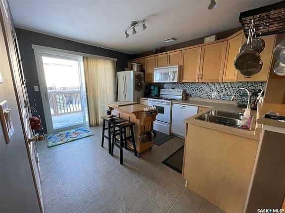 3rd image of 1437 1st St #3