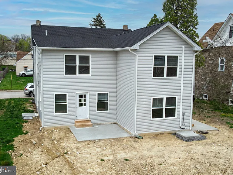 520 East Ave — Photo 2