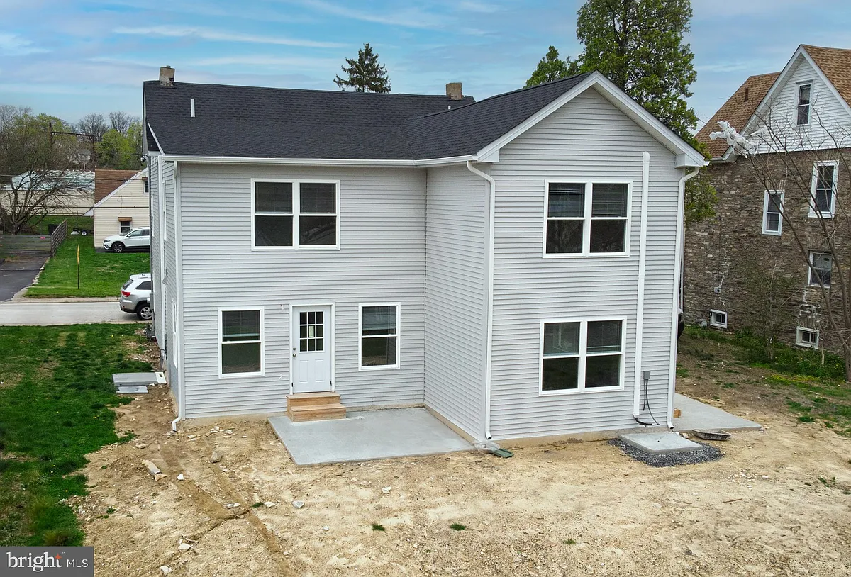 Building Photo - 520 East Ave
