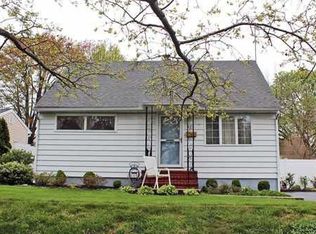92 Schuyler Dr, Edison, NJ 08817