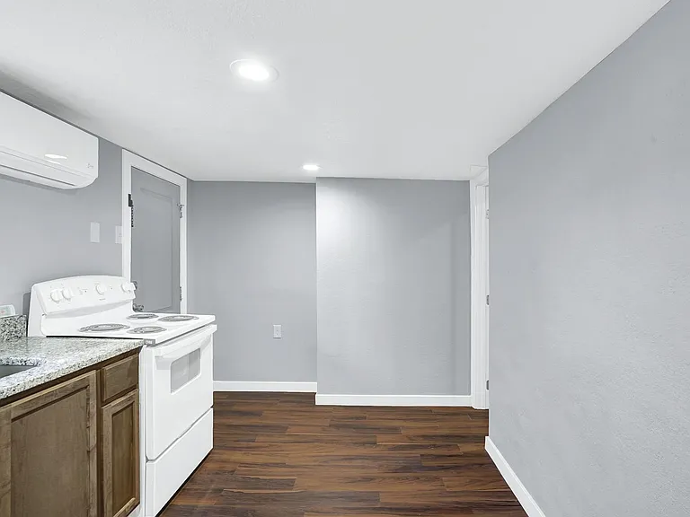 4603 Byron Street — Photo 9