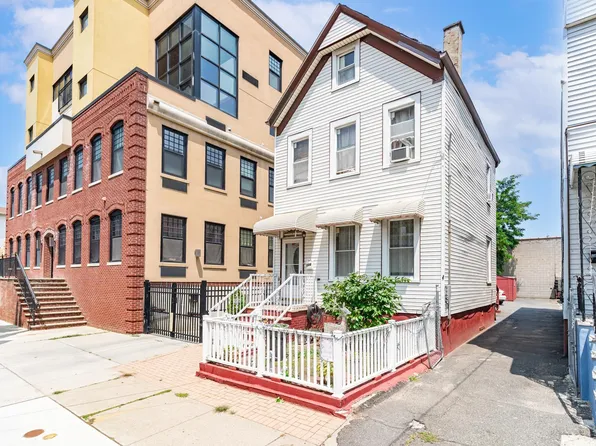 186 Culver Avenue image 1 of 20