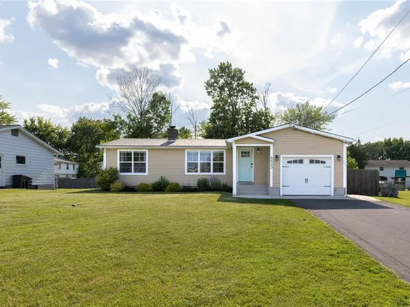 6453 Curwood Dr, East Syracuse, NY 13057