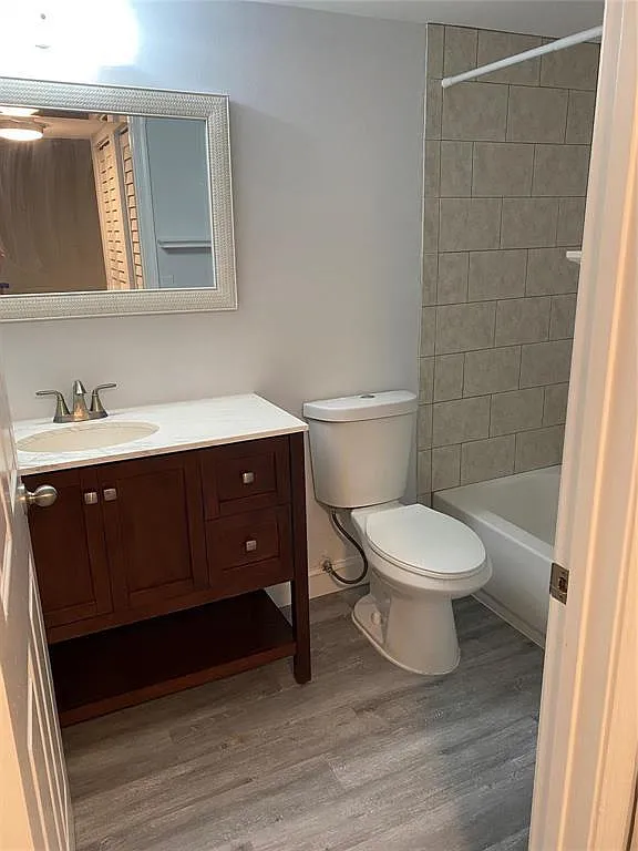 2 bed, 2.0 bath, 920 sqft, $2,600 — Photo 3