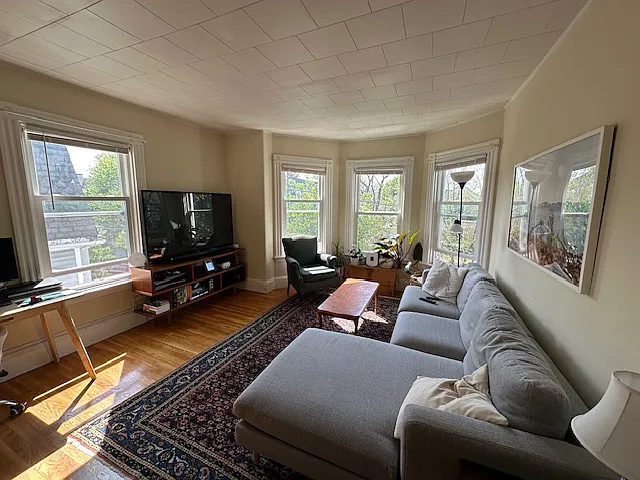 Studio, 500 sqft, $2,050 — Photo 2