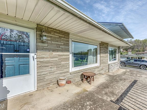 3rd image of 1436 Charity Hill Rd