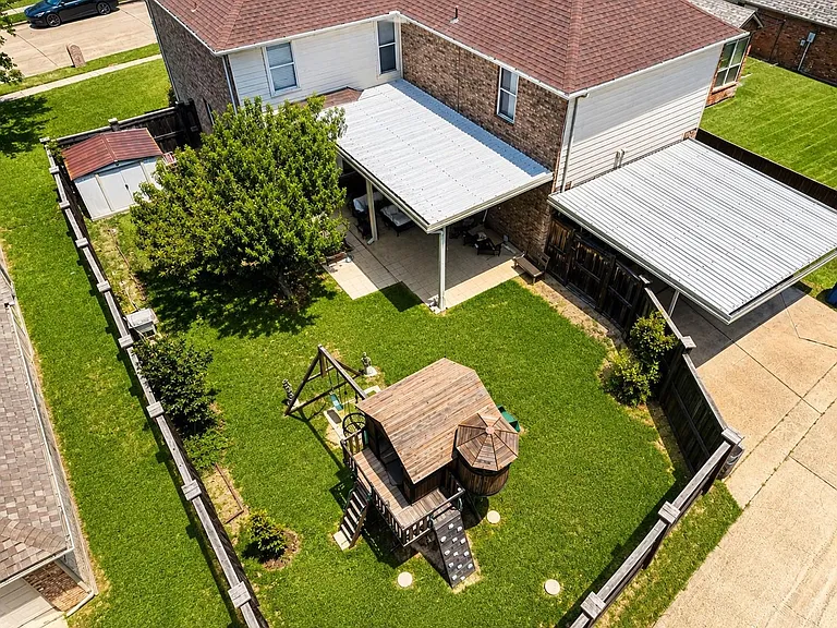 1818 Lake Texoma Cir — Photo 25