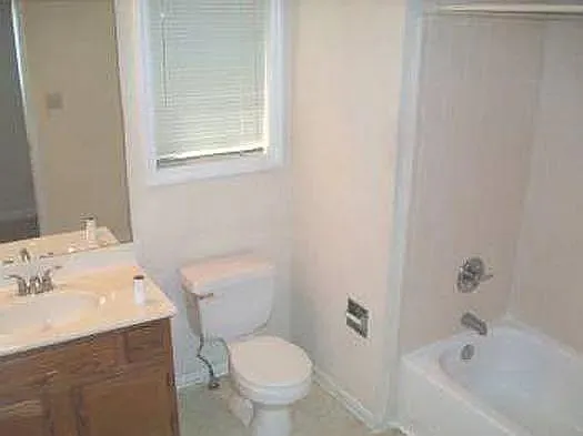 2090 Hollywood Dr — Photo 11