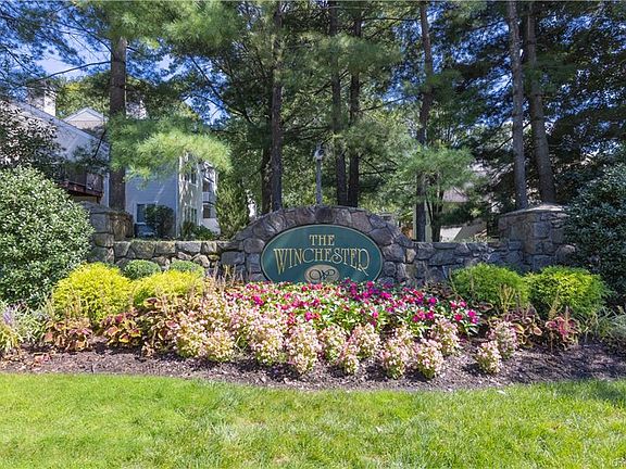 4th image of 24 Sidehill Ln