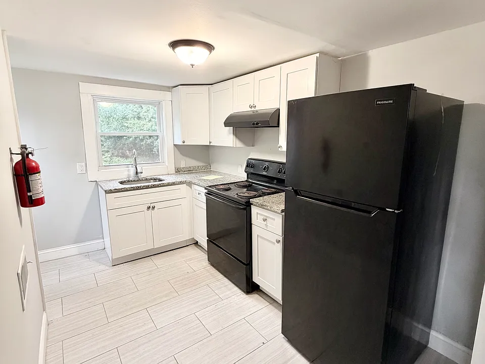 328 Bailey St #2