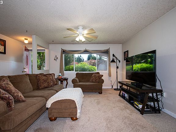 4th image of 3804 NE 52nd St