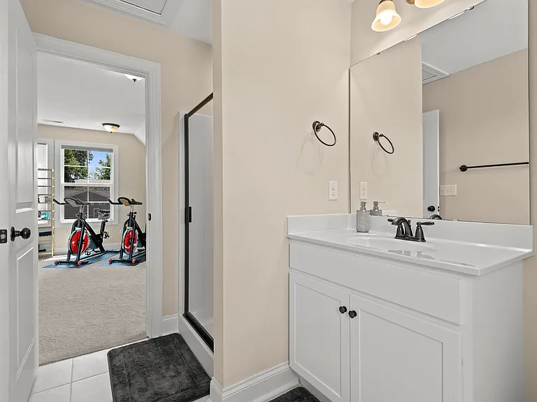 910 Elizabeth St — Photo 23