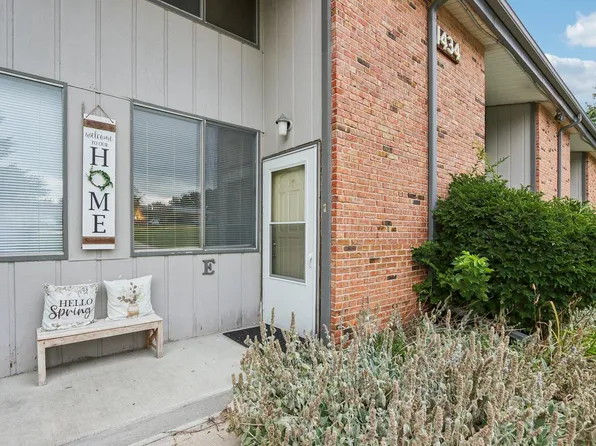 1434 Big Bend ROAD #E, Waukesha, WI 53189