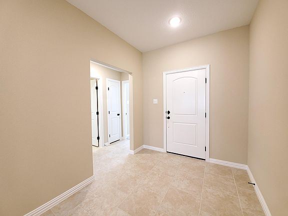 4th image of 112 Canales Cir