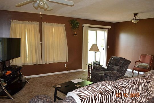 2nd image of 413 Lakeview Dr