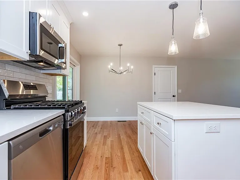 81 Cadora Ave — Photo 6