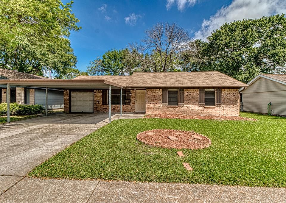 1st image of 313 Ellen Dr
