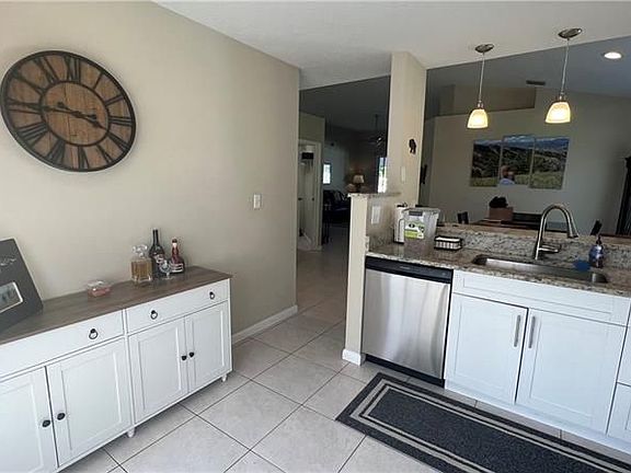 5th image of 28 Heather Cove Dr
