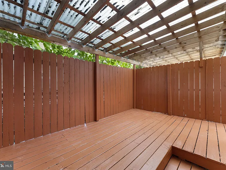 5426 Webster St — Photo 32