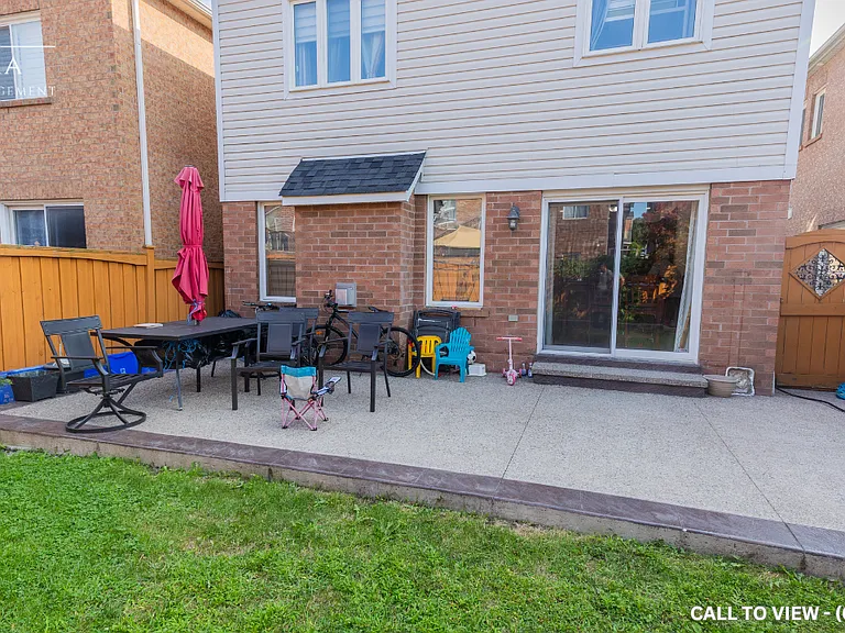 44 Thackery Dr — Photo 35